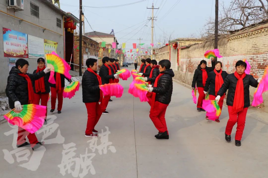 环球体育app在线登录|高邑县鹦鹉秧歌队舞出新时代文明乡村新