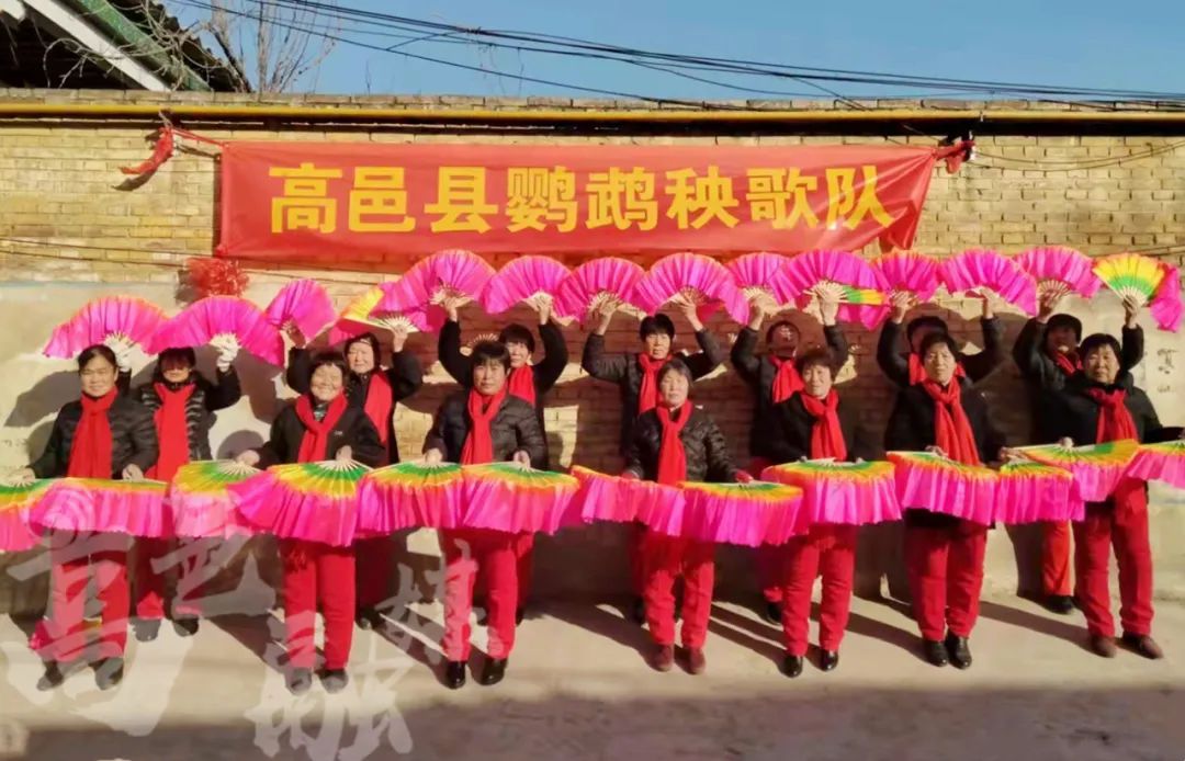 环球体育app在线登录|高邑县鹦鹉秧歌队舞出新时代文明乡村新风尚(图2)