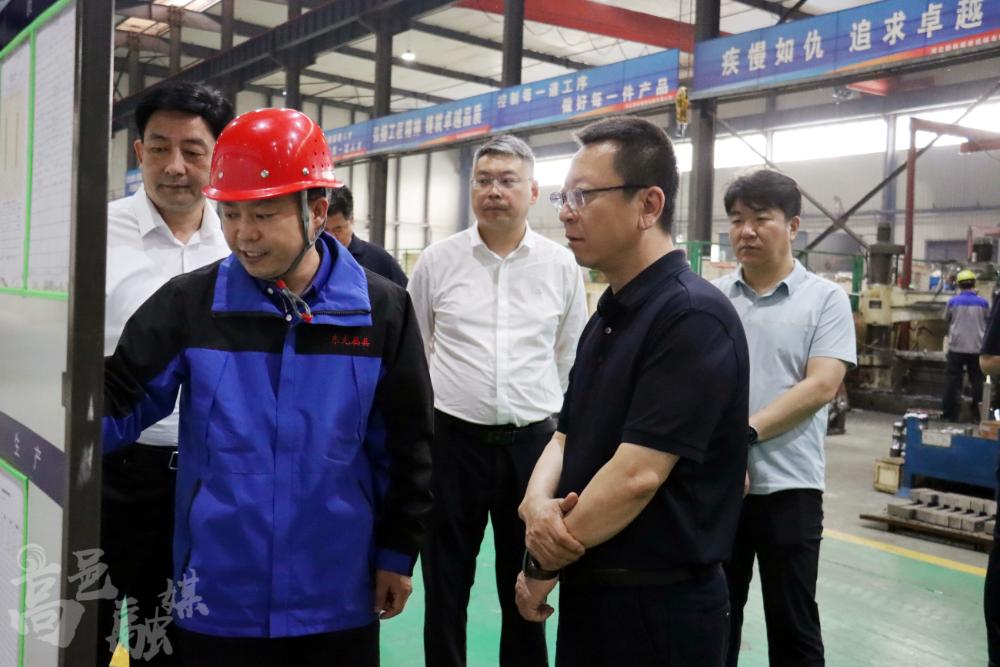 县委副书记、县长张辉调研安全生产工作